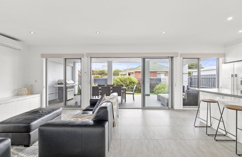 Dromana Casa | Sea Breeze The perfect holiday home for 2 families, footsteps from the beach