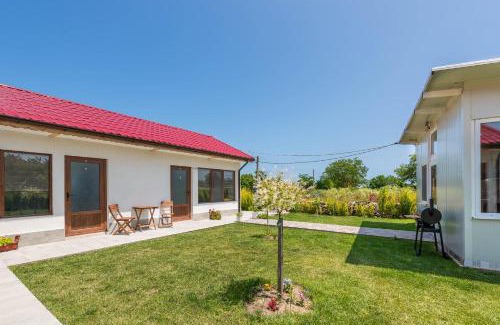 Ezerets Casa | Sea Breeze Vacation House I BBQ & Jacuzzi