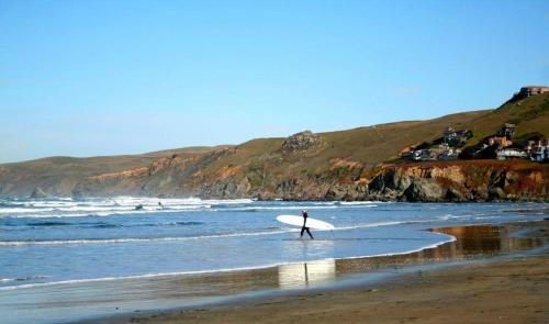 Dillon Beach Casa | Sea Breeze! Walk to Beach! In the Village! BBQ! Fast WiFi! Dog Friendly!