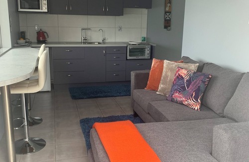 Onerahi Apartamento | Mar, arbustos y jardines rodean Mason Lane Apartment