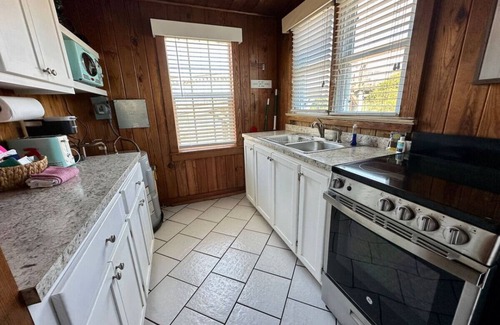 Kill Devil Hills Cabaña | Sea Captain's Cottage 2; Oceanfront Cottage Court