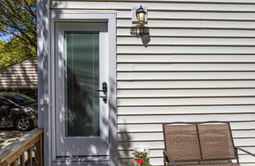 Kill Devil Hills Apartamento | Sea Cave, OBX gem, private studio, couple's nest!