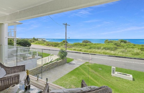 Caves Beach Casa | Sea Caves