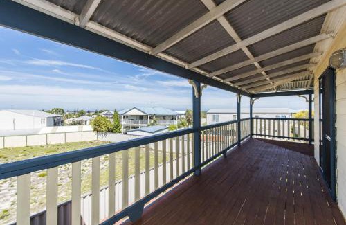 Ledge Point Casa | Sea Change - Spacious Family Holiday Accommodation Pet friendly