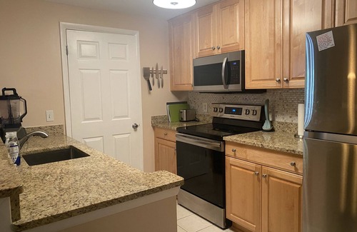 Bethany Beach Condominio | Sea Colony 2 BR, Screened Porch, Steps to Pool, Pickleball, Tennis