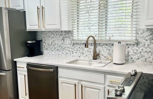 Bethany Beach Condominio | Sea Colony, Lakefront, 2 BR + Loft, Walk to Beach, tiendas y restaurante