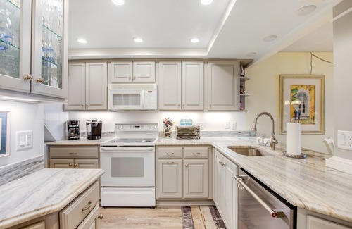 Bethany Beach Condominio | Sea Colony Ocean 6th floor condo w/ pool, gym, and free WiFi