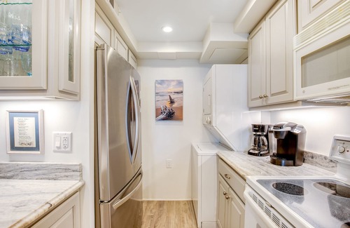 Bethany Beach Condominio | Sea Colony Ocean 6th floor condo w/ pool, gym, and free WiFi