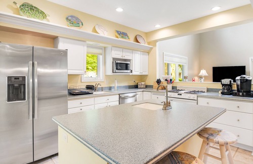 Bethany Beach Casa | Sea Colony Tennis townhouse with screened porch basketball, pool, & gym