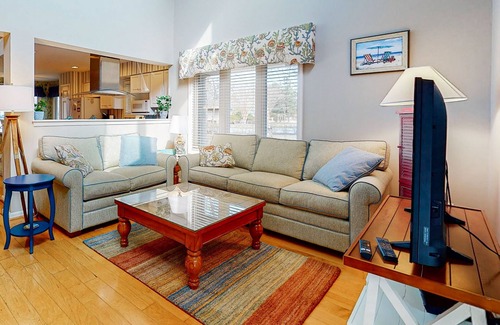 Bethany Beach Casa | Sea Colony Tennis townhouse with basketball court, gym, & tennis court