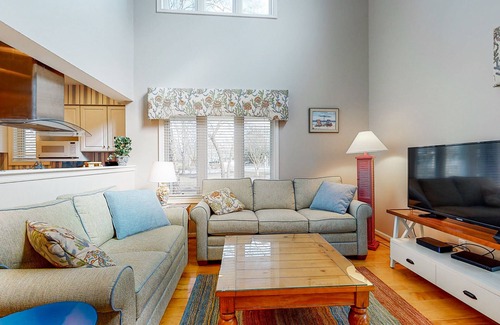Bethany Beach Casa | Sea Colony Tennis townhouse with basketball court, gym, & tennis court