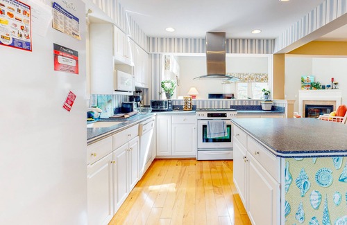 Bethany Beach Casa | Sea Colony Tennis townhouse with basketball court, gym, & tennis court