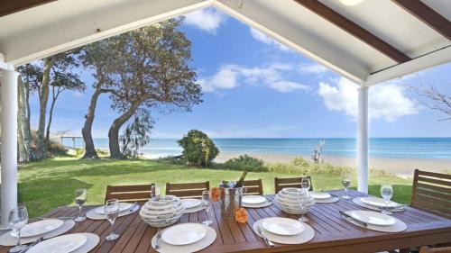Beachmere Casa | Sea Cottage - Beachside Paradise