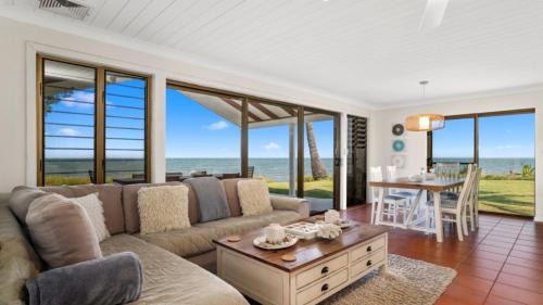 Beachmere Casa | Sea Cottage - Beachside Paradise