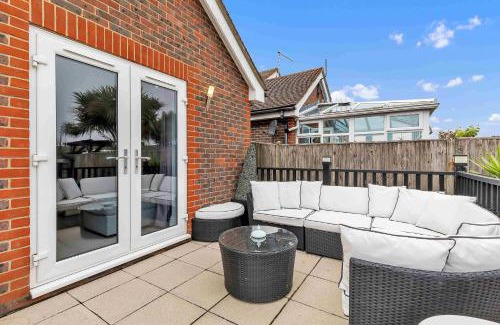 Peacehaven Casa | Sea Downs House with Free Parking By My Getaways