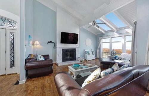 Fort Bragg Casa | Sea Dream and Sand Dollar Suite