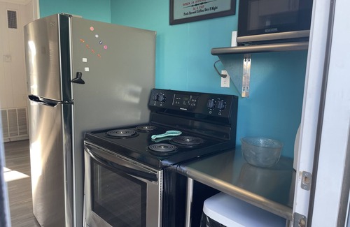 Galveston Cabaña | Sea Esta - Coastal Cottage! Close to the Water!