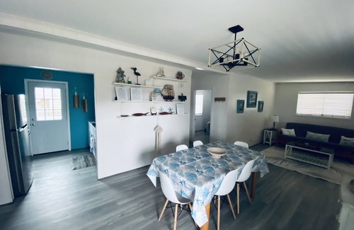Galveston Cabaña | Sea Esta - Coastal Cottage! Close to the Water!