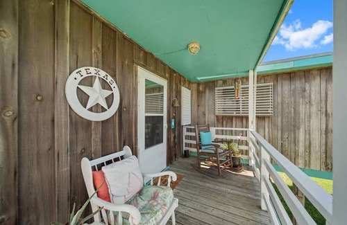 Galveston Cabaña | Sea Esta - Coastal Cottage! Close to the Water!