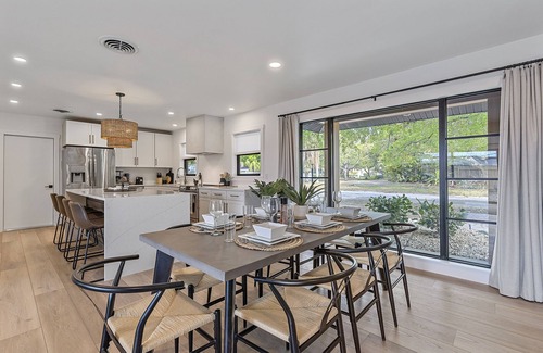 Arlington Park Casa | Sea Esta | Private Saltwater POOL + Putting Green!