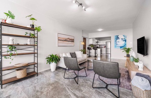 Sea Point Apartamento | Sea-Facing Apartment at Adelphi Galleria, Seapoint