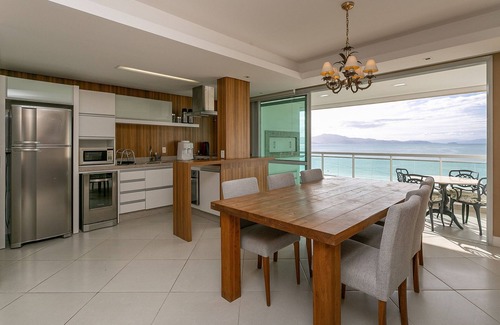 Cachoeira do Bom Jesus Apartamento | SEA FRONT | Balcony with Barbecue grill #CHA06