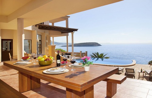 Calvia Villa | VILLA FRENTE AL MAR, JACUZZI, PLAYA A 4 MINUTOS MUCHOS EXTRAS