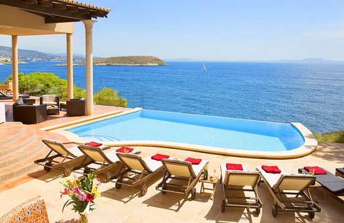Calvia Villa | VILLA FRENTE AL MAR, JACUZZI, PLAYA A 4 MINUTOS MUCHOS EXTRAS