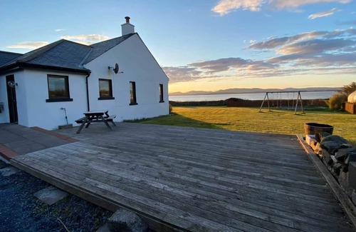 Islay Island Casa | Sea front family home, large garden, close to Port Charlotte, sleeps up to 8.