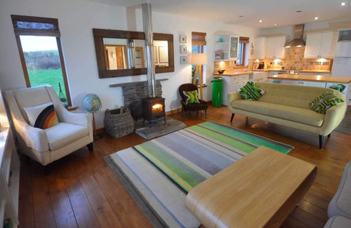 Islay Island Casa | Sea front family home, large garden, close to Port Charlotte, sleeps up to 8.