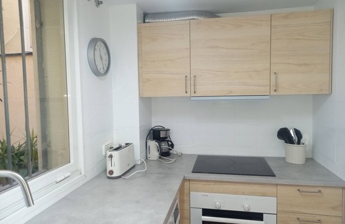 Sitges Apartamento | Apartamento en Sitges, 1ª linea de mar, wi-fi gratis, aire ac. y piscina comunit