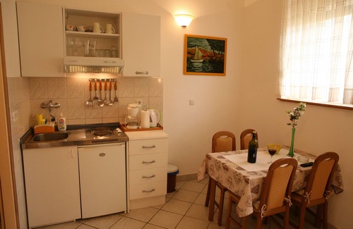 Slatine Apartamento | Sea front stone house