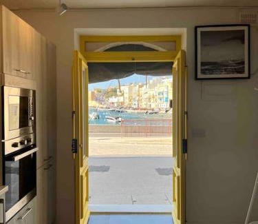Kalkara Apartamento | Sea Front Studio with Valletta Views