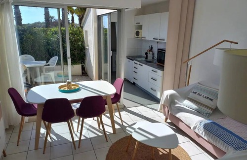 Saint-Cyprien Plage Apartamento | SEA FRONT T3 with direct beach & pool access ANCV holiday checks accepted
