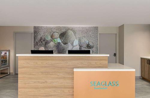 East Fort Lauderdale Hotel | Sea Glass Beach Place, Trademark Collection by Wyndham