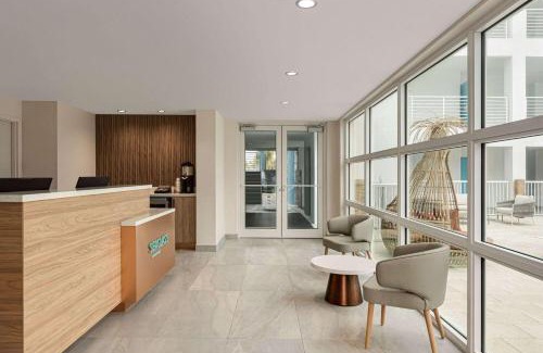 East Fort Lauderdale Hotel | Sea Glass Beach Place, Trademark Collection by Wyndham