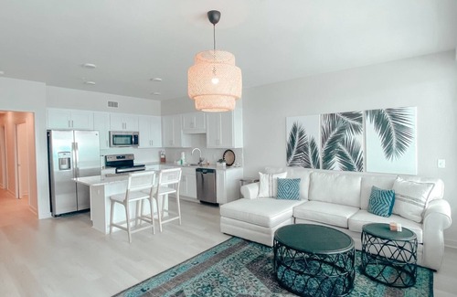 Gulf Shores Condominio | Sea Glass Beachfront Condo! Modern and Clean. Best Location in Gulf Shores!