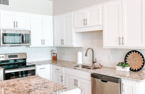 Gulf Shores Condominio | Sea Glass Beachfront Condo! Modern and Clean. Best Location in Gulf Shores!