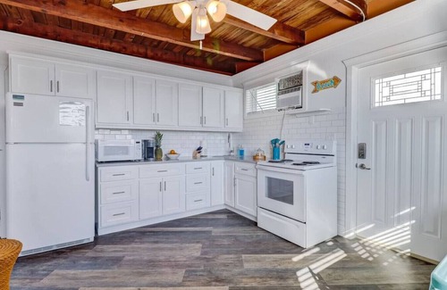 Fernandina Beach Apartamento | Sea Glass Cottage #3 | Renovated | Beachfront w/Dune Views | Outdoor Courtyard