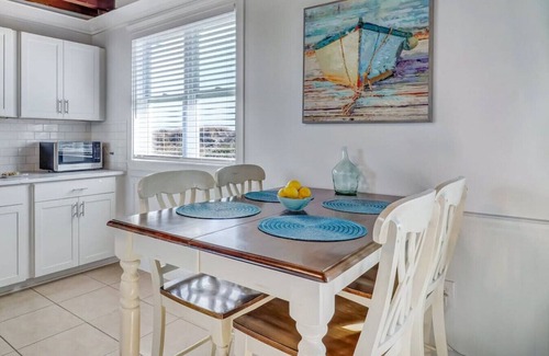 Fernandina Beach Apartamento | Sea Glass Cottage #2 | Renovated | Beachfront w/Dune Views | Outdoor Courtyard