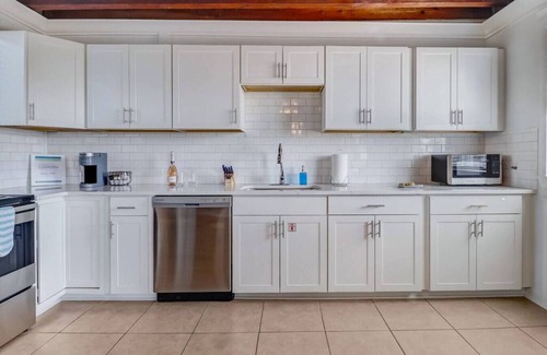 Fernandina Beach Apartamento | Sea Glass Cottage #2 | Renovated | Beachfront w/Dune Views | Outdoor Courtyard