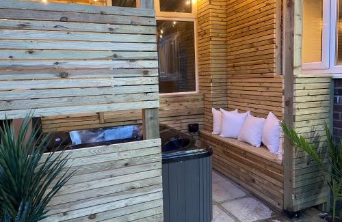 Seaham Casa | Sea Glass Cottage - Luxury hotel style 3 bed with hot tub