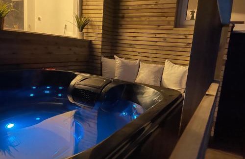 Seaham Casa | Sea Glass Cottage - Luxury hotel style 3 bed with hot tub