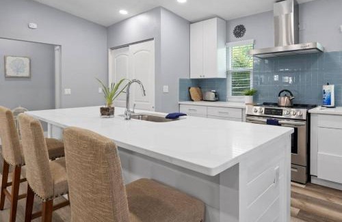 Allendale Terrace Casa | Sea Glass Cottage - minutes to Downtown St Pete and the beaches