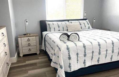 Allendale Terrace Casa | Sea Glass Cottage - minutes to Downtown St Pete and the beaches