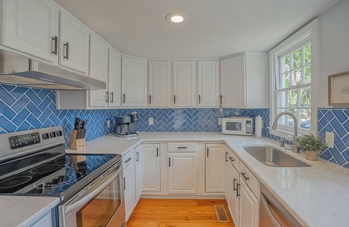 Northwest Quadrant Casa | Sea Glass Cottage on Duke - Three Bedrooms Downtown Beaufort
