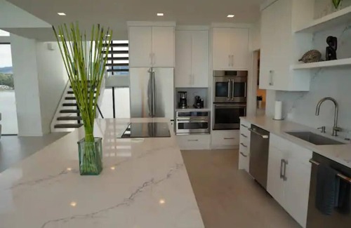Gleneden Beach Casa | Sea Glass Oregon Villa - 360 degree Ocean Views