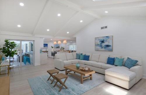 The Dunes Casa | Sea Glass Villa- Executive Pool Home on Golf Course
