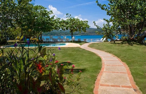 Discovery Bay Villa | UVAS EN LA PLAYA DE JAMAICA - Villa de lujo con 6 camas en la playa en Discovery Bay - PERSONAL INCLUIDO