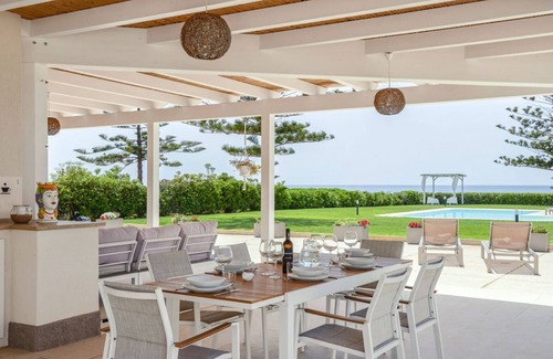 Marina di Modica Villa | Fantástica villa frente al mar con piscina y vista panorámica